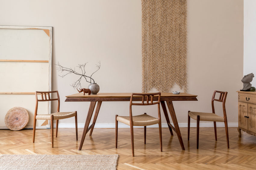 Tapered table legs and chairs