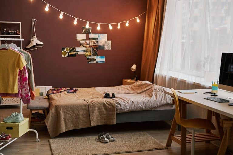 Are Twin XL Beds the Best Choice For Dorm Bed Size?